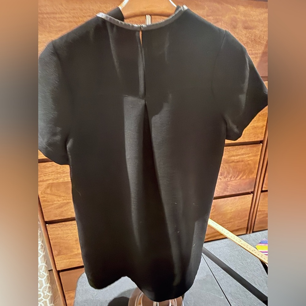 Madewell black short-sleeve top/blouse with leather trim around the collar - Picture 3 of 7